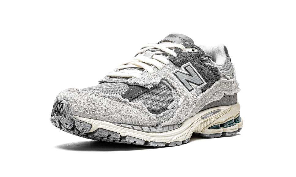 New Balance 2002R Protection Pack Rain Cloud M2002RDA SneakerMood Front three-quarter view