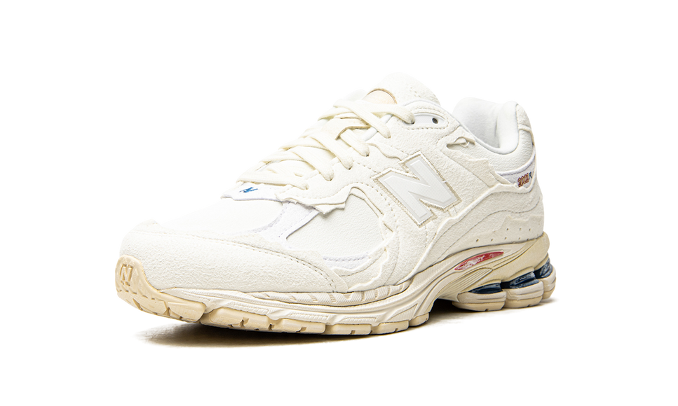 New Balance 2002R Protection Pack Sea Salt M2002RDC SneakerMood Front three-quarter view