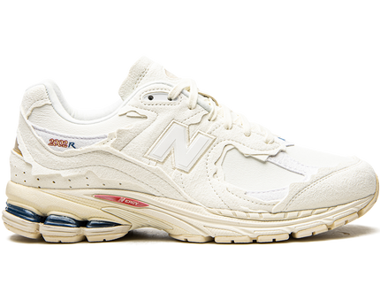 New Balance 2002R Protection Pack Sea Salt M2002RDC SneakerMood Side view, toe pointing right