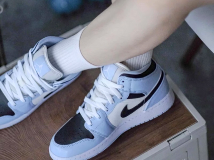 Nike Air Jordan 1 Mid Ice Blue (GS)