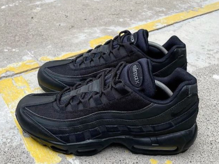 Nike Air Max 95 Essential Black CI3705-001 SneakerMood Lifestyle view