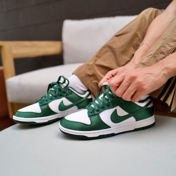 Nike Dunk Low WMNS 'Satin Green'