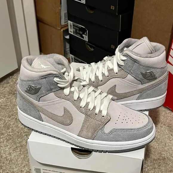 Nike Jordan 1 Mid SE Particle Grey (W)
