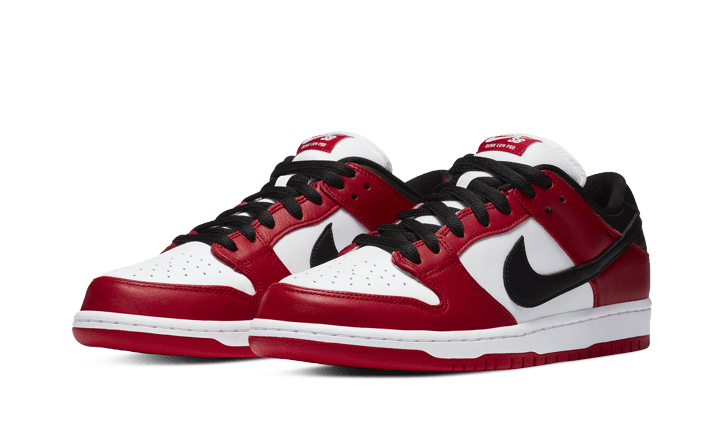 Nike SB Dunk Low Pro Chicago BQ6817-600 SneakerMood Pair, front three-quarter view