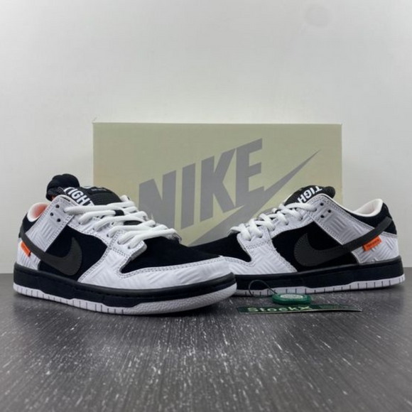 Nike SB Dunk Low x TIGHTBOOTH - SneakerMood 
