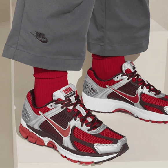 Nike Vomero 5 WMNS 'Mystic Red' - SneakerMood 