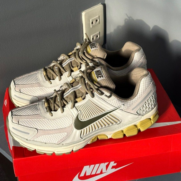 Nike Zoom Vomero 5 Light bone / Medium Olive - SneakerMood 