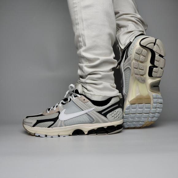 Nike Zoom Vomero 5 Premium "Light Bone and Black"