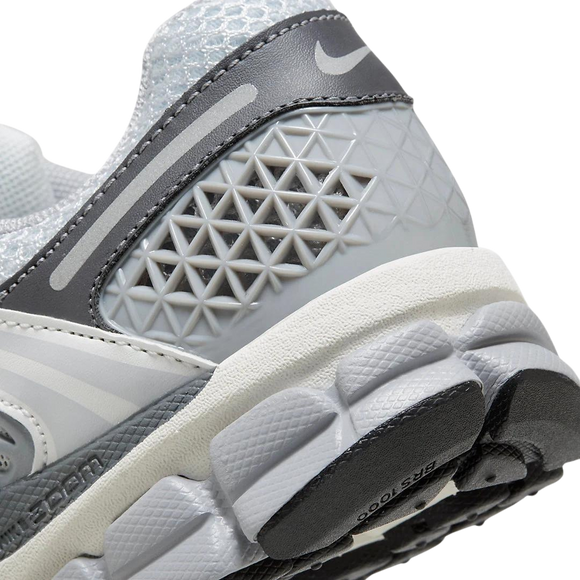 Nike Zoom Vomero Dark Grey W - SneakerMood 