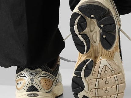 Saucony ProGrid Omni 9 Gold S70739-7 SneakerMood On feet, heel and outsole view