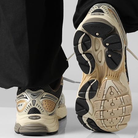 Saucony ProGrid Omni 9 Gold S70739-7 SneakerMood On feet, heel and outsole view