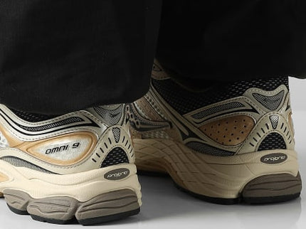 Saucony ProGrid Omni 9 Gold S70739-7 SneakerMood On feet, rear view