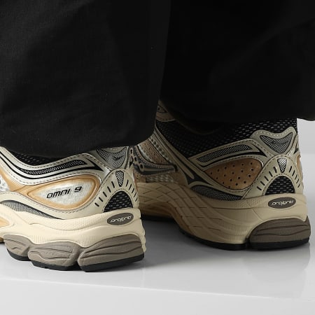 Saucony ProGrid Omni 9 Gold S70739-7 SneakerMood On feet, rear view