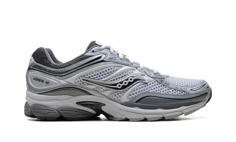 Saucony ProGrid Omni 9 Microchip S70739-8 SneakerMood Side view, toe pointing right