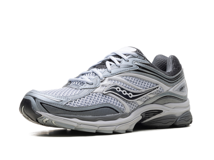 Saucony ProGrid Omni 9 Microchip S70739-8 SneakerMood Front three-quarter view