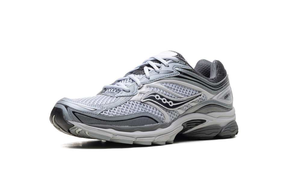 Saucony ProGrid Omni 9 Microchip S70739-8 SneakerMood Front three-quarter view