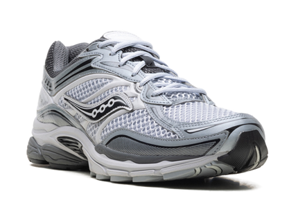 Saucony ProGrid Omni 9 Microchip S70739-8 SneakerMood Front three-quarter view