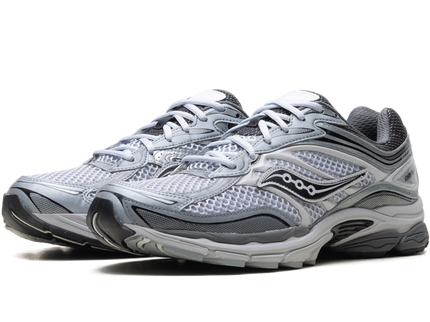 Saucony ProGrid Omni 9 Microchip S70739-8 SneakerMood Pair, front three-quarter view