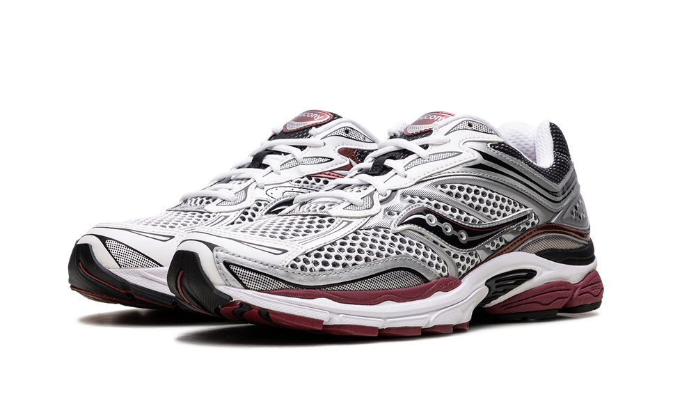 Saucony ProGrid Omni 9 OG White Silver Red S70739-1 SneakerMood Pair, front three-quarter view