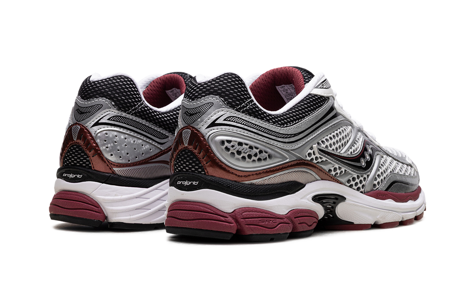 Saucony ProGrid Omni 9 OG White Silver Red S70739-1 SneakerMood Pair, rear three-quarter view