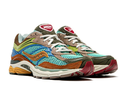 Saucony ProGrid Omni 9 Sneaker Politics Sportsman's Paradise S71032-1 SneakerMood Pair, front three-quarter view