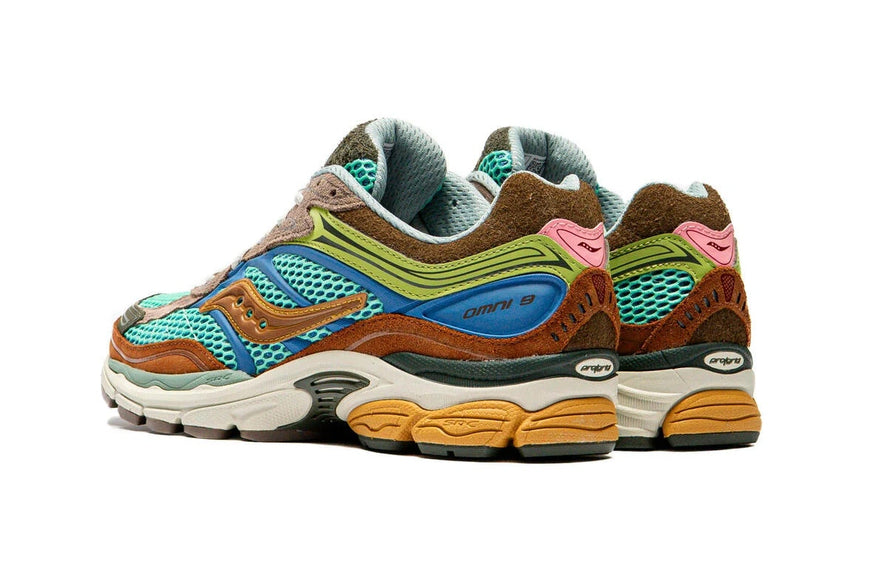 Saucony ProGrid Omni 9 Sneaker Politics Sportsman's Paradise S71032-1 SneakerMood Pair, rear three-quarter view