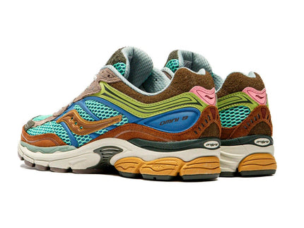 Saucony ProGrid Omni 9 Sneaker Politics Sportsman's Paradise S71032-1 SneakerMood Pair, rear three-quarter view