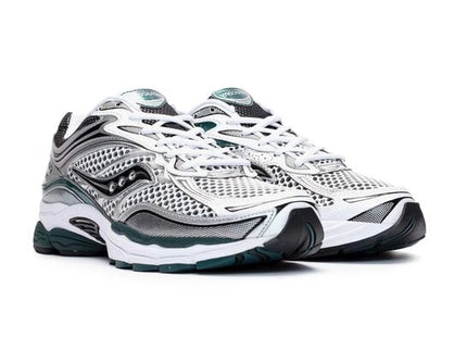 Saucony ProGrid Omni 9 White Pine Green S70739-56 SneakerMood Pair, front three-quarter view