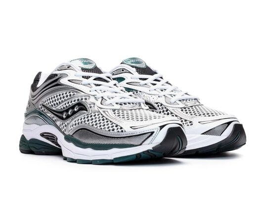 Saucony ProGrid Omni 9 White Pine Green S70739-56 SneakerMood Pair, front three-quarter view