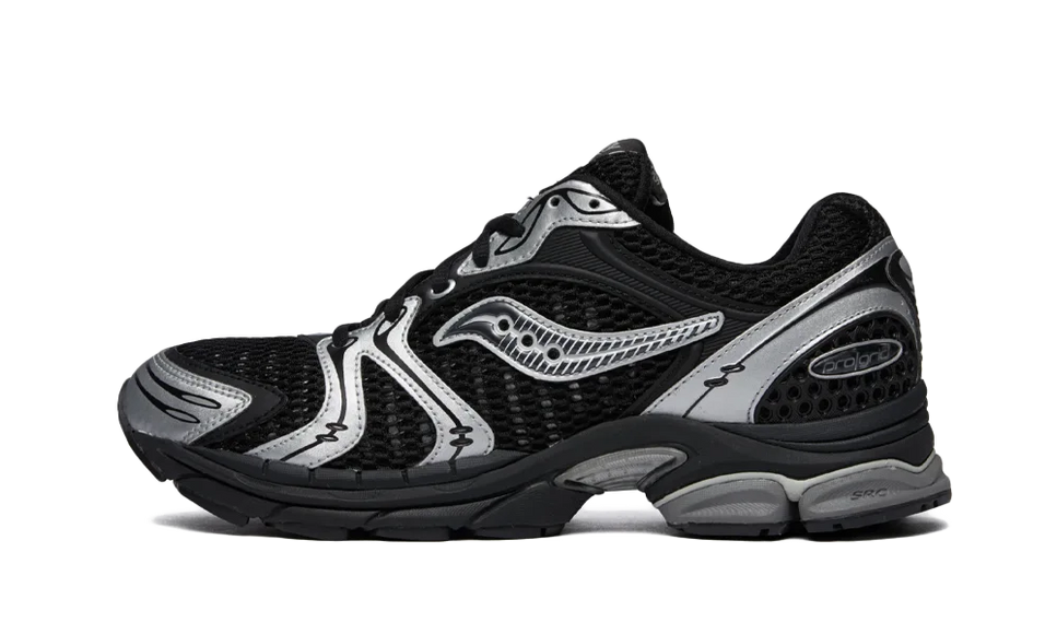 Saucony ProGrid Triumph 4 Black Silver S70704-23 SneakerMood Side view, toe pointing left