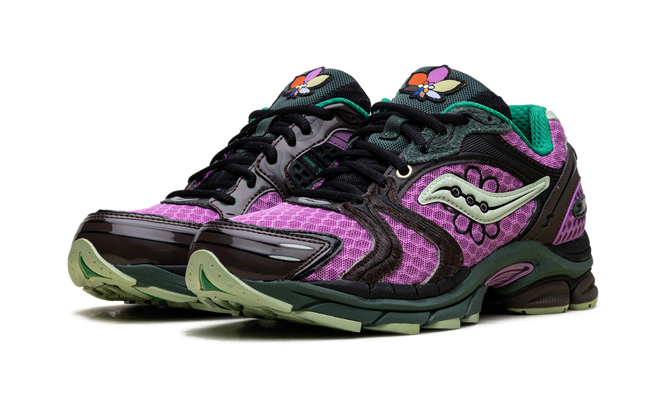 Saucony ProGrid Triumph 4 Jae Tips Flowers Grow Uptown Perilla S70966-3 SneakerMood Pair, front three-quarter view
