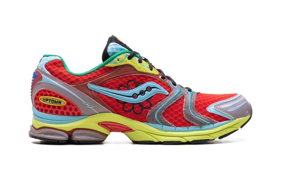 Saucony ProGrid Triumph 4 Jae Tips Flowers Grow Uptown Poison Ivy S70966-1 SneakerMood Side view, toe pointing right