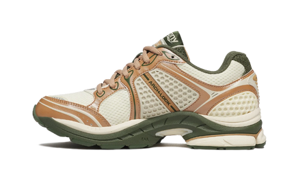 Saucony ProGrid Triumph 4 Saucony & Friends Seanella Abraham S70903-1 SneakerMood Side view, toe pointing left