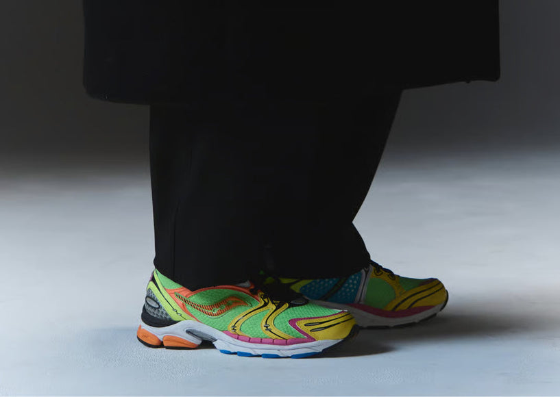 Saucony ProGrid Triumph 4 Westside Gunn Super Flygod S71048-1 SneakerMood On feet, side view