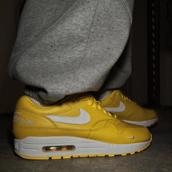 Supreme X Nike Air Max 1 87 'Speed Yellow'