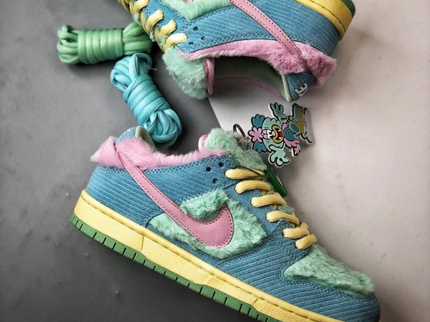 VERDY × Nike SB Dunk Low 'Visty'