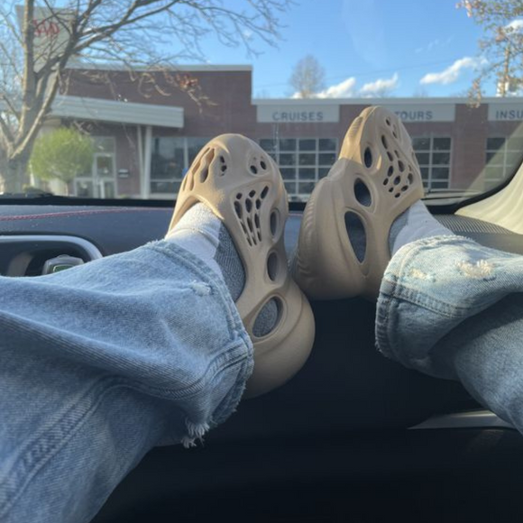 Yeezy Foam Runner Clay Taupe