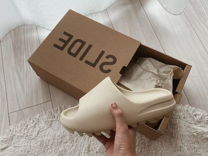 Yeezy Slide Bone 2023 - SneakerMood 