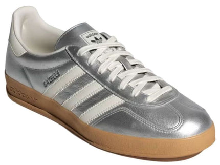 adidas Gazelle Indoor Silver Metallic Core White JR1206 SneakerMood Front three-quarter view