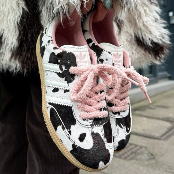 adidas Samba OG Cow Print (Women's) JR1256 SneakerMood Hand-held pair view