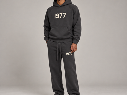Essentials 1977 Iron Relaxed Winter Set Studio Model SneakerMood