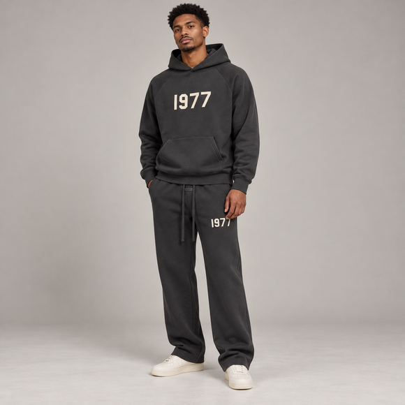 Essentials 1977 Iron Relaxed Winter Set Studio Model SneakerMood