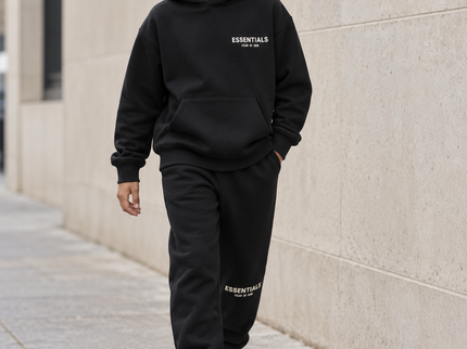 Enfant portant le hoodie et le jogging Essentials Limo Black – SneakerMood