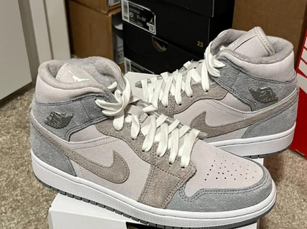 Jordan 1 Mid SE Particle Grey (W)