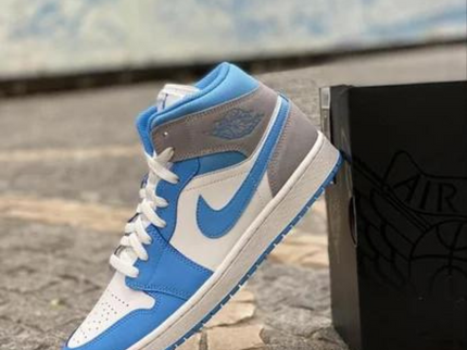 Air Jordan 1 Mid University Blue Grey