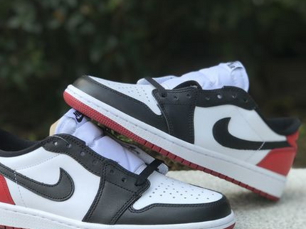 Jordan 1 Retro Low OG Black Toe (2023)