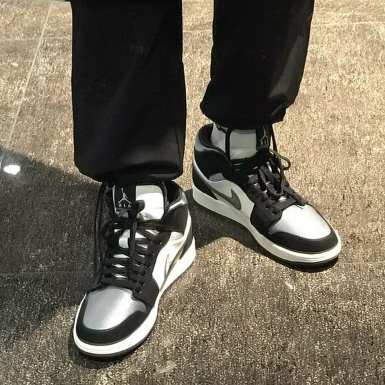 Nike Air Jordan 1 Mid Obsidian