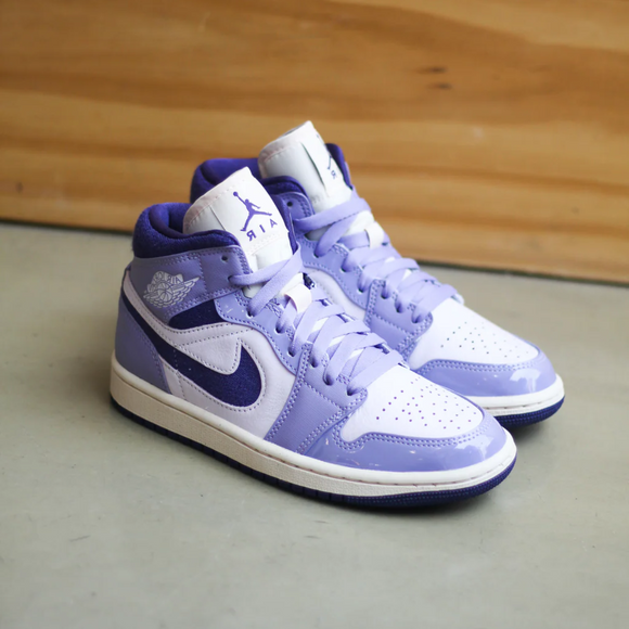 Air Jordan 1 Mid SE WMNS 'Sky J Purple'