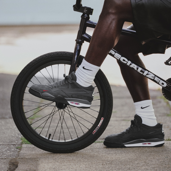 Nike Nigel Sylvester x Air Jordan 4 RM GS „Driveway Grey“