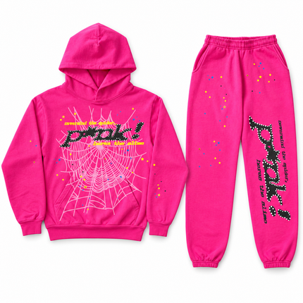 Sp5der P*NK Set Pink – hoodie en sweatpants, vooraanzicht op witte achtergrond